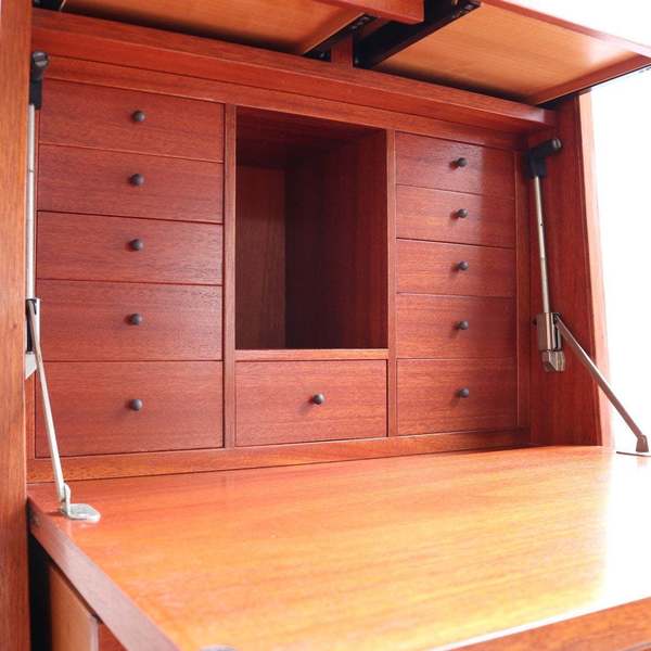Post Modern Teak Tall Curved Drawer Cabinet By Umberto Agnago For Giorgetti, Italian Designer Furniture, 80s High End Jewellery Storage