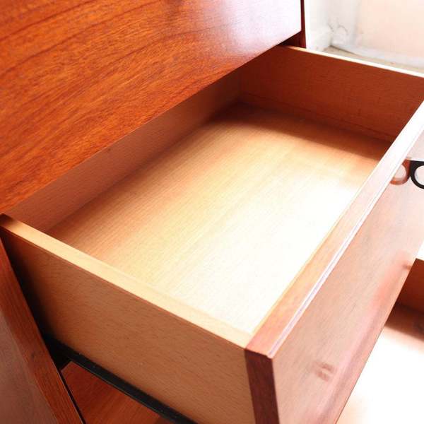 Post Modern Teak Tall Curved Drawer Cabinet By Umberto Agnago For Giorgetti, Italian Designer Furniture, 80s High End Jewellery Storage